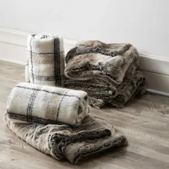 Wolf Faux Fur Throw